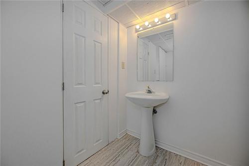 1548 Newlands Crescent|Unit #14, Burlington, ON - Indoor Photo Showing Bathroom