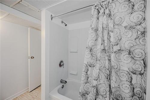 1548 Newlands Crescent|Unit #14, Burlington, ON - Indoor Photo Showing Bathroom