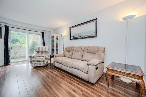 1548 Newlands Crescent|Unit #14, Burlington, ON - Indoor Photo Showing Living Room