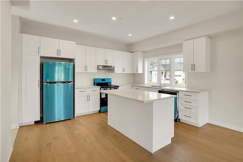 2 Bromley Drive, St. Catharines, ON - Indoor Photo Showing Kitchen With Upgraded Kitchen