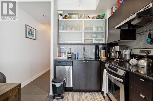 2612 - 170 Fort York Boulevard, Toronto C01, ON - Indoor Photo Showing Kitchen