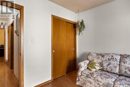 1359 Royal Street, Regina, SK - Indoor Photo Showing Living Room