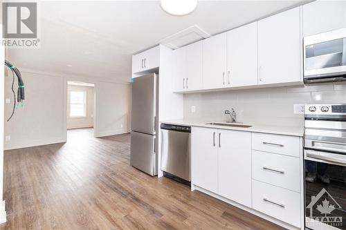 47 Lees Avenue, Ottawa, ON - Indoor Photo Showing Kitchen