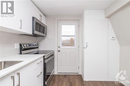 47 Lees Avenue, Ottawa, ON - Indoor Photo Showing Kitchen