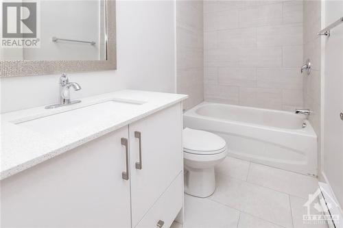 47 Lees Avenue, Ottawa, ON - Indoor Photo Showing Bathroom