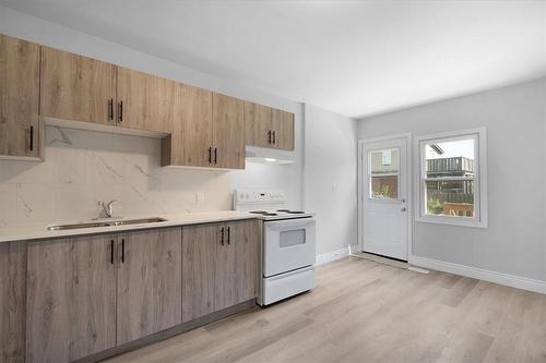 151 Britannia Avenue, Hamilton, ON - Indoor Photo Showing Kitchen