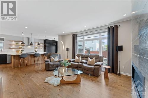 1870 Maple Grove Road, Ottawa, ON - Indoor Photo Showing Living Room