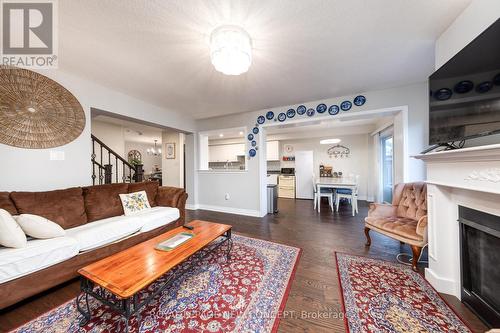 7810 Sassafras Trail, Niagara Falls, ON - Indoor Photo Showing Living Room With Fireplace