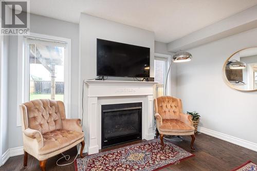7810 Sassafras Trail, Niagara Falls, ON - Indoor Photo Showing Living Room With Fireplace