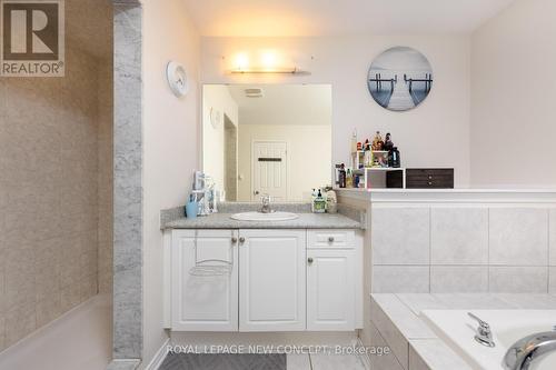 7810 Sassafras Trail, Niagara Falls, ON - Indoor Photo Showing Bathroom