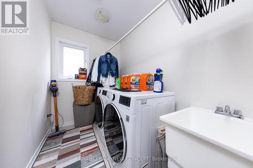 7810 Sassafras Trail, Niagara Falls, ON - Indoor Photo Showing Laundry Room
