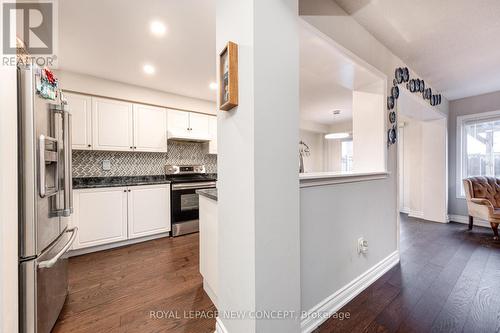 7810 Sassafras Trail, Niagara Falls, ON - Indoor Photo Showing Kitchen