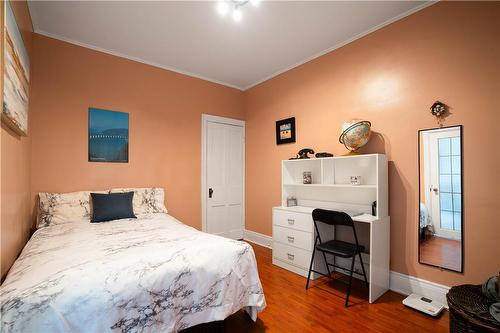 197 Fennell Avenue E, Hamilton, ON - Indoor Photo Showing Bedroom