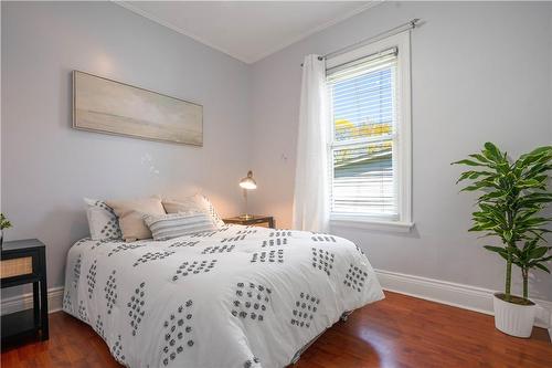 197 Fennell Avenue E, Hamilton, ON - Indoor Photo Showing Bedroom