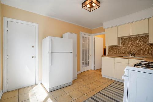 197 Fennell Avenue E, Hamilton, ON - Indoor Photo Showing Kitchen