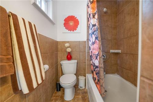 197 Fennell Avenue E, Hamilton, ON - Indoor Photo Showing Bathroom