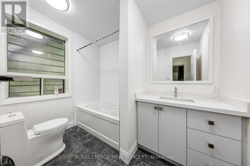 2Nd Flr - 295 Queen Street E, Toronto (Moss Park), ON - Indoor Photo Showing Bathroom