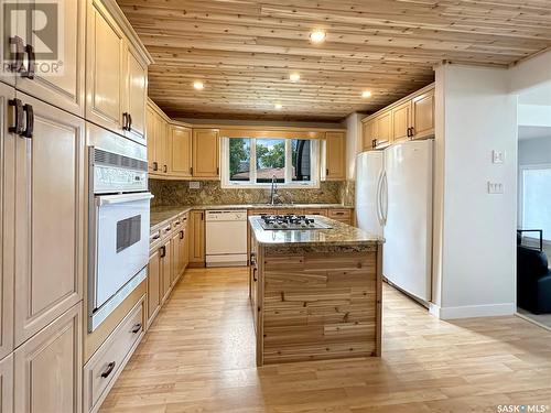 138 S Katepwa Drive, Katepwa Beach, SK - Indoor Photo Showing Kitchen