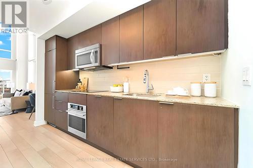 610 - 5 Hanna Avenue, Toronto (Niagara), ON - Indoor Photo Showing Kitchen