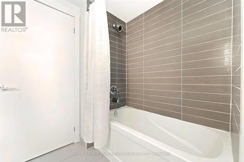 610 - 5 Hanna Avenue, Toronto (Niagara), ON - Indoor Photo Showing Bathroom