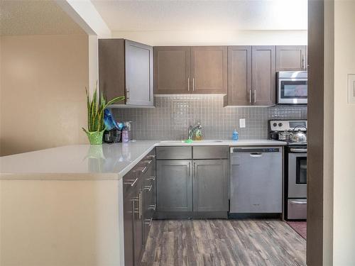 8 1330 Markham Road, Winnipeg, MB - Indoor Photo Showing Kitchen With Stainless Steel Kitchen