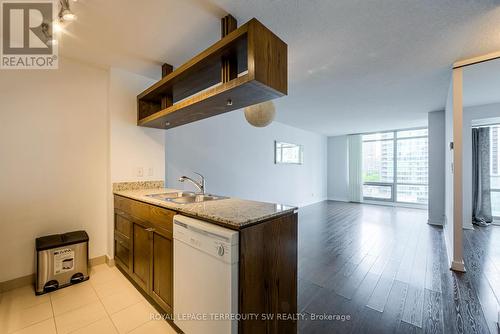 911 - 81 Navy Wharf Court, Toronto, ON - Indoor Photo Showing Kitchen With Double Sink