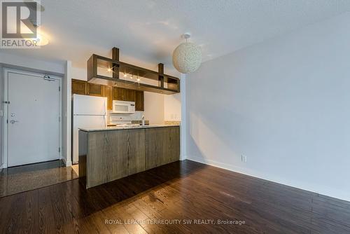 911 - 81 Navy Wharf Court, Toronto, ON - Indoor Photo Showing Kitchen