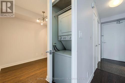 911 - 81 Navy Wharf Court, Toronto, ON - Indoor Photo Showing Laundry Room