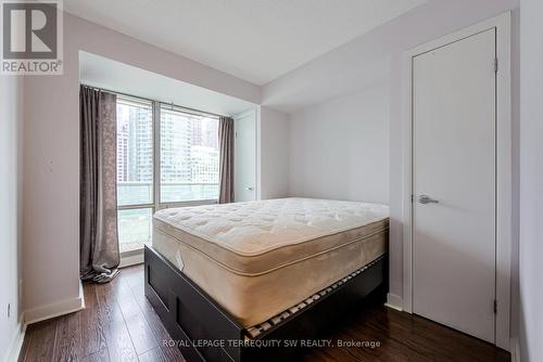 911 - 81 Navy Wharf Court, Toronto, ON - Indoor Photo Showing Bedroom