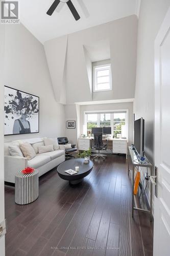 279 Rebecca Street, Oakville, ON - Indoor Photo Showing Living Room