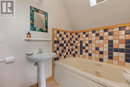 12 Osprey Road, Seguin, ON - Indoor Photo Showing Bathroom