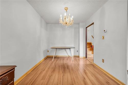 110 Guildwood Drive, Hamilton, ON - Indoor Photo Showing Other Room