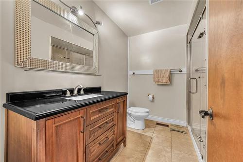 110 Guildwood Drive, Hamilton, ON - Indoor Photo Showing Bathroom