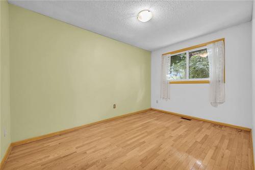 110 Guildwood Drive, Hamilton, ON - Indoor Photo Showing Other Room