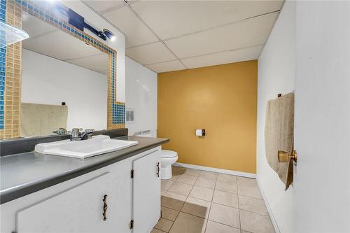 110 Guildwood Drive, Hamilton, ON - Indoor Photo Showing Bathroom
