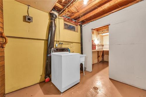 110 Guildwood Drive, Hamilton, ON - Indoor Photo Showing Laundry Room
