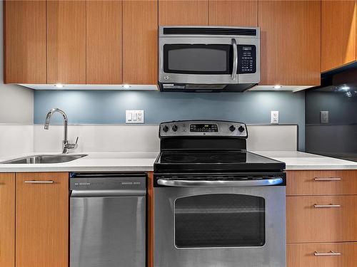 104-834 Johnson St, Victoria, BC - Indoor Photo Showing Kitchen