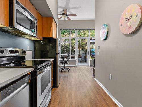 104-834 Johnson St, Victoria, BC - Indoor Photo Showing Kitchen