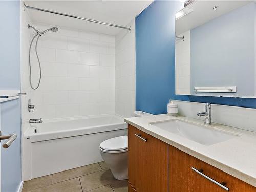 104-834 Johnson St, Victoria, BC - Indoor Photo Showing Bathroom