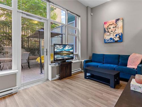 104-834 Johnson St, Victoria, BC - Indoor Photo Showing Living Room