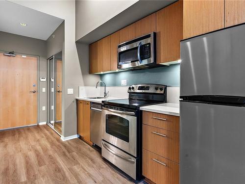 104-834 Johnson St, Victoria, BC - Indoor Photo Showing Kitchen