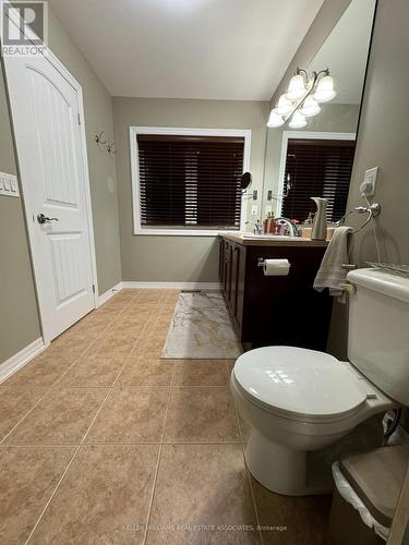 22 Forbes Terrace, Milton (Scott), ON - Indoor Photo Showing Bathroom