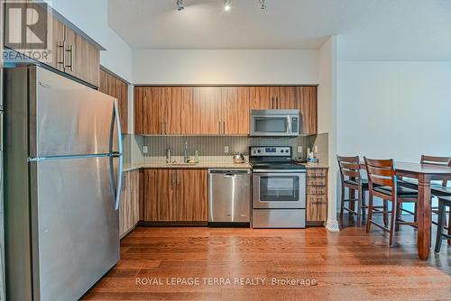 310 - 65 Speers Road, Oakville, ON - Indoor Photo Showing Kitchen With Stainless Steel Kitchen