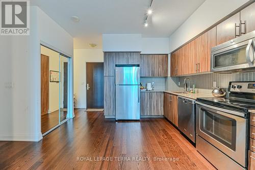 310 - 65 Speers Road, Oakville, ON - Indoor Photo Showing Kitchen With Stainless Steel Kitchen