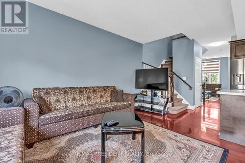 132 Benziger Lane, Hamilton, ON - Indoor Photo Showing Living Room