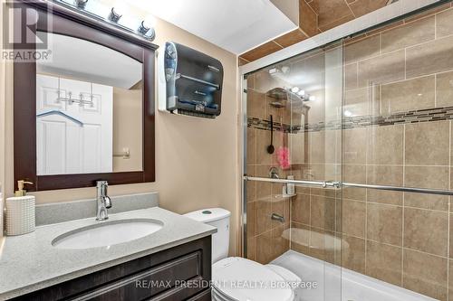 132 Benziger Lane, Hamilton, ON - Indoor Photo Showing Bathroom