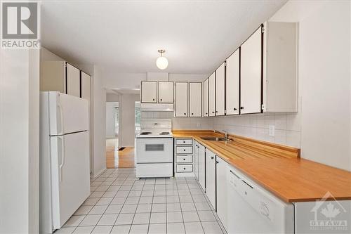 Kitchen - 2270 Cotters Crescent S Unit#249, Ottawa, ON - Indoor Photo Showing Kitchen