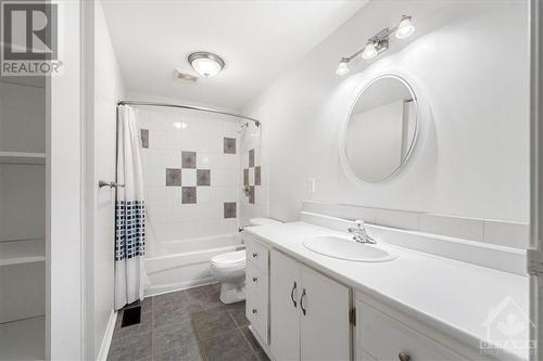Main Bathroom - 2270 Cotters Crescent S Unit#249, Ottawa, ON - Indoor Photo Showing Bathroom