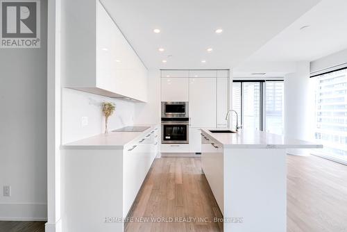 915 - 1 Gloucester Street, Toronto C08, ON - Indoor Photo Showing Kitchen With Upgraded Kitchen