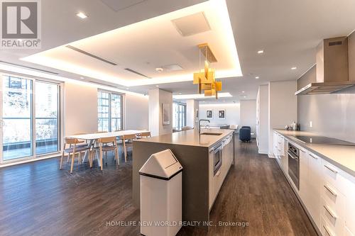 915 - 1 Gloucester Street, Toronto (Church-Yonge Corridor), ON - Indoor Photo Showing Kitchen With Upgraded Kitchen